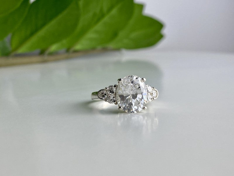 925 Sterling Silver CZ Ring Size 9