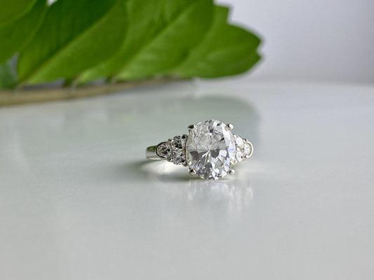 925 Sterling Silver CZ Ring Size 9