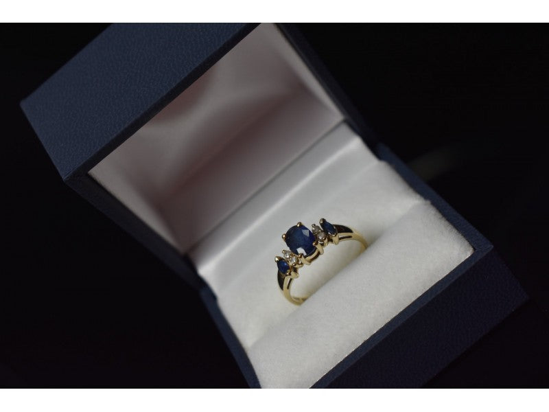 14K Yellow Gold Sapphire & Diamonds Ring Size 7