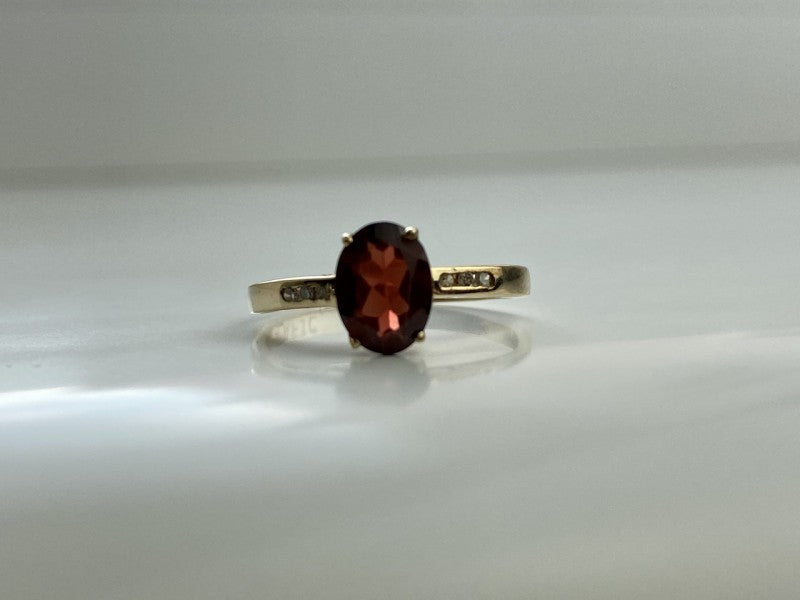 10K Yellow Gold Garnet & Diamonds Ring Size 6.5