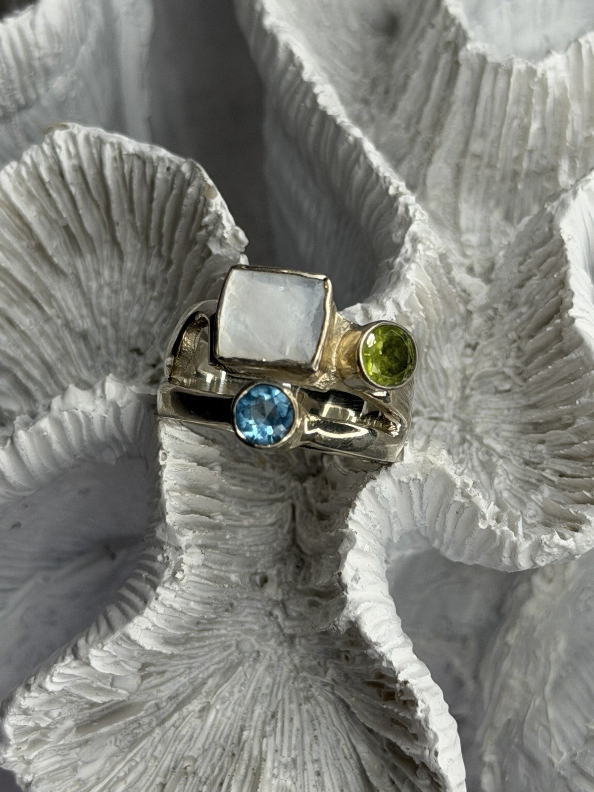 925 Sterling Silver Abalone &Peridot & Topaz Ring Size 8