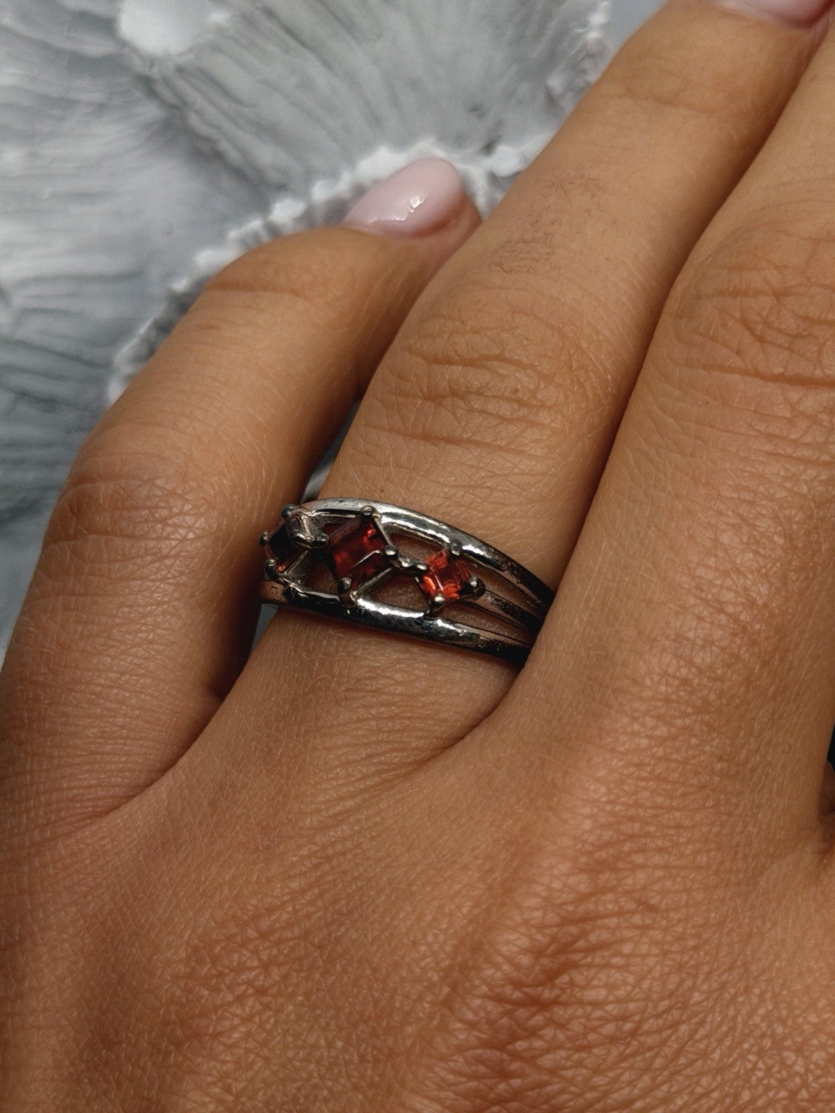 925 Sterling Silver Red Garnet Ring Size 7