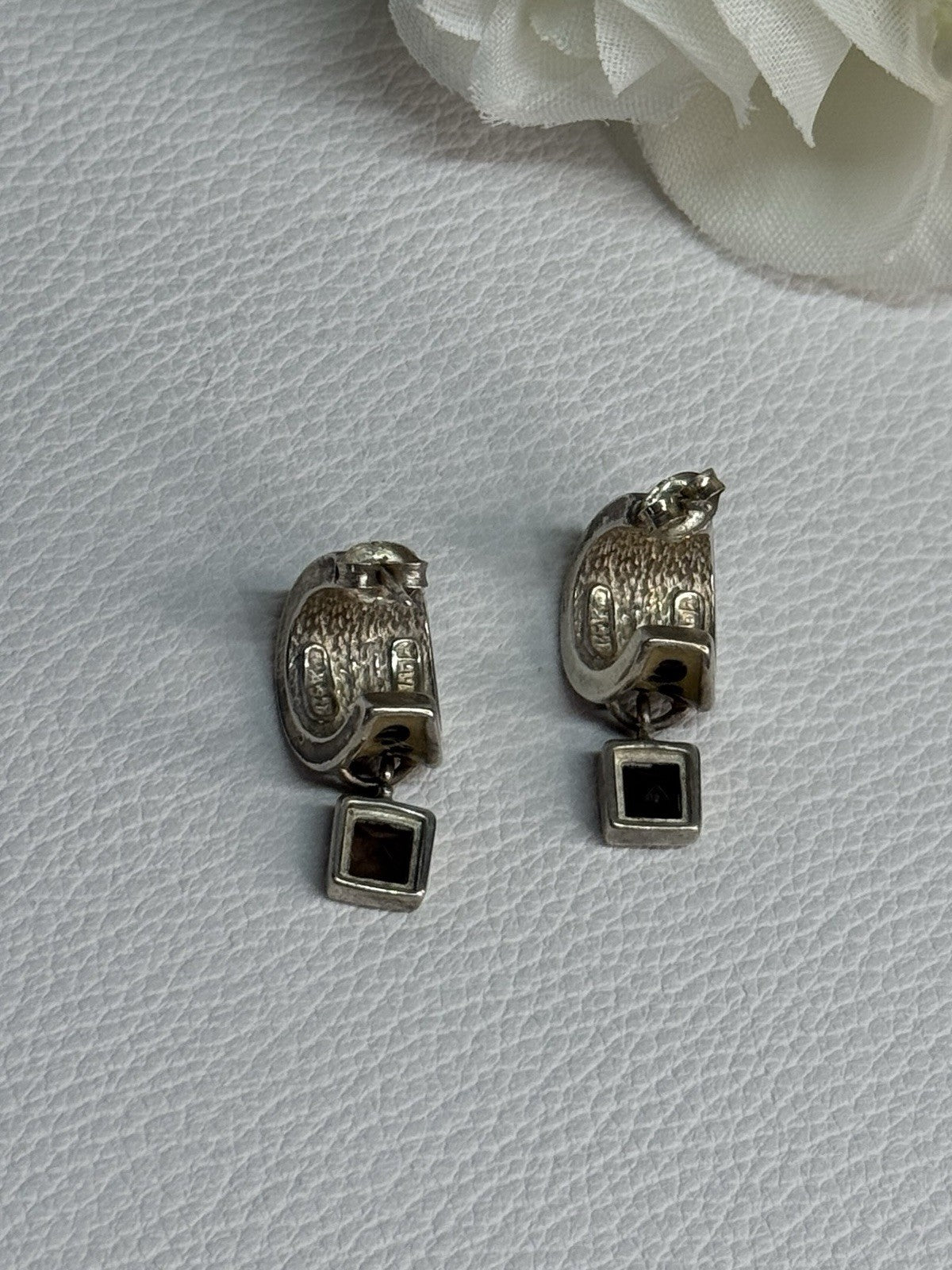 925 Sterling Silver Cowrie Shell & Brown Tourmaline Earrings Length 0.87 Inch
