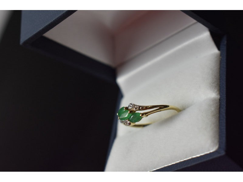 10K Yellow Gold Emerald & Diamonds Ring Size 6.75