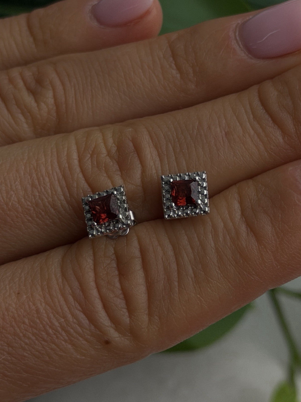 Lovely 10K White Gold Stud Red Garnet Earrings