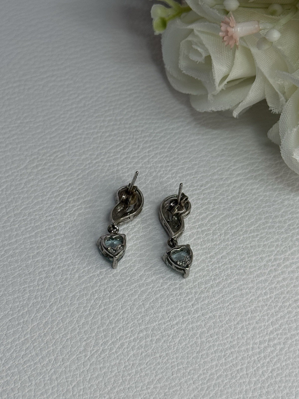 925 Sterling Silver Blue Topaz Heart Earrings Length 0.85 Inch