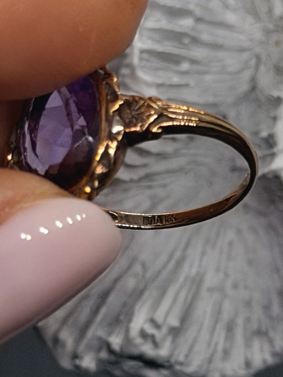 Vintage 10K Yellow Gold Oval Amethyst Ornate Filigree Ring Size 6