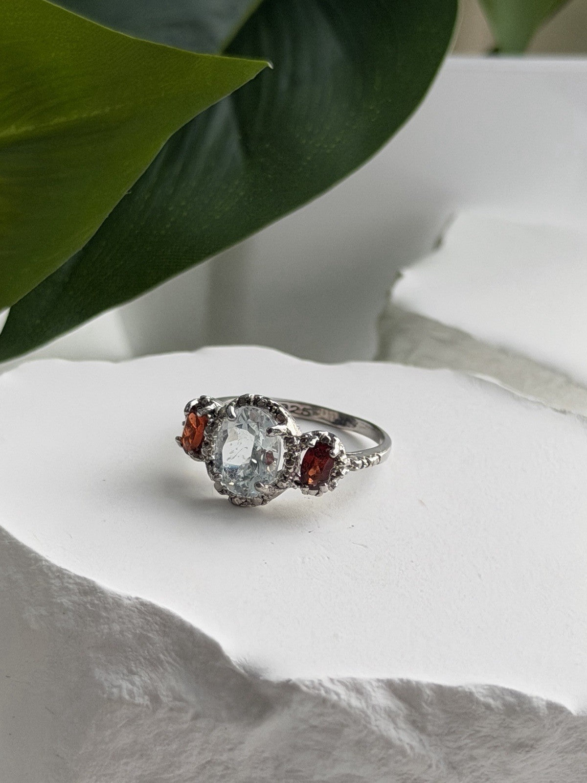 925 Sterling Silver Beryl & Garnet Ring Size 6.5