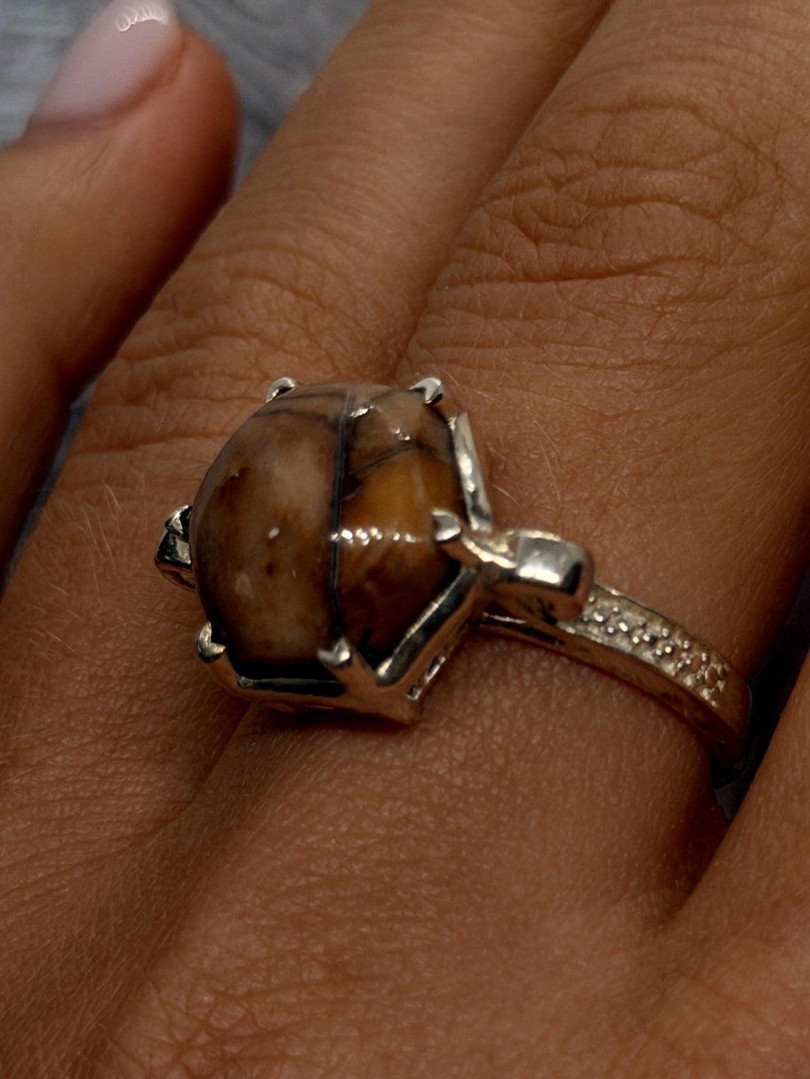 Scrollwork Design Vintage 925 Sterling Silver Brown Agate Ring Size 9