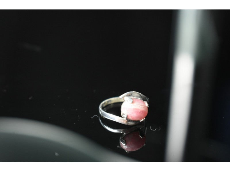 925 Sterling Silver Pink Agate Ring Size 6.5