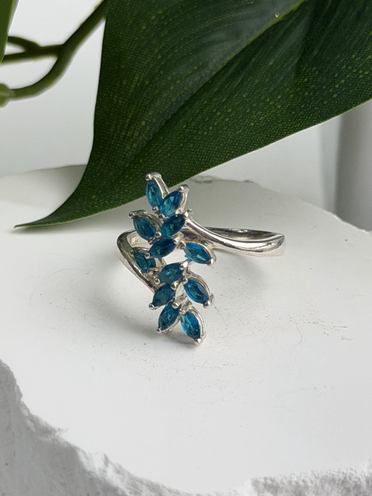 925 Sterling Silver Blue Topaz Ring Size 8