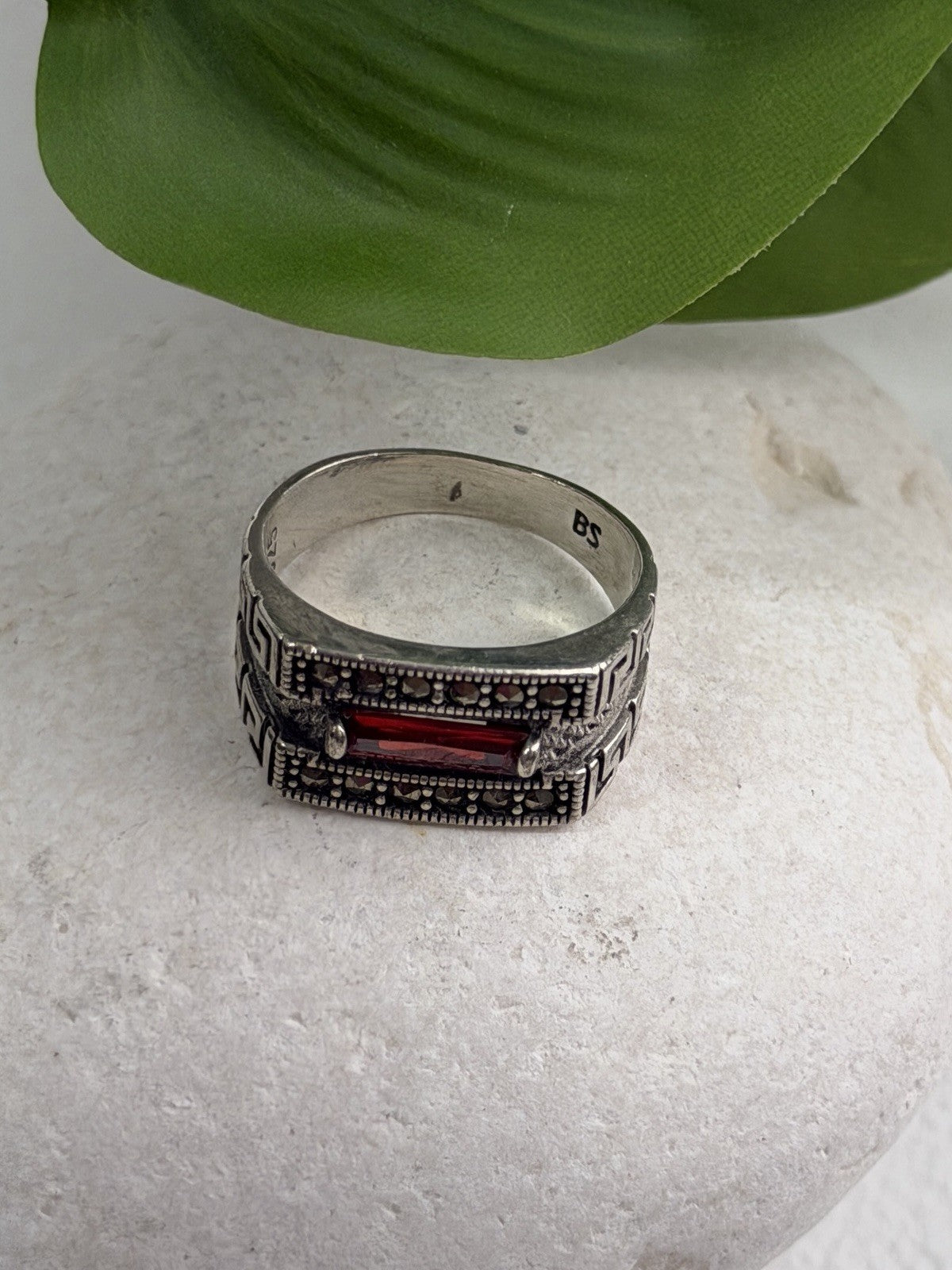 Men's  925 Sterling Silver Garnet & Marcasite Ring Size 10