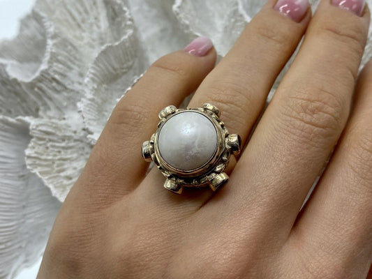 Vintage 925 Sterling Silver Mother of Pearl & Garnet Ring Size 6.5
