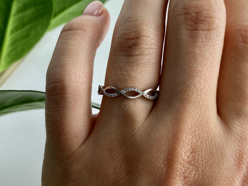 10K White Gold Diamonds Ring Size 7