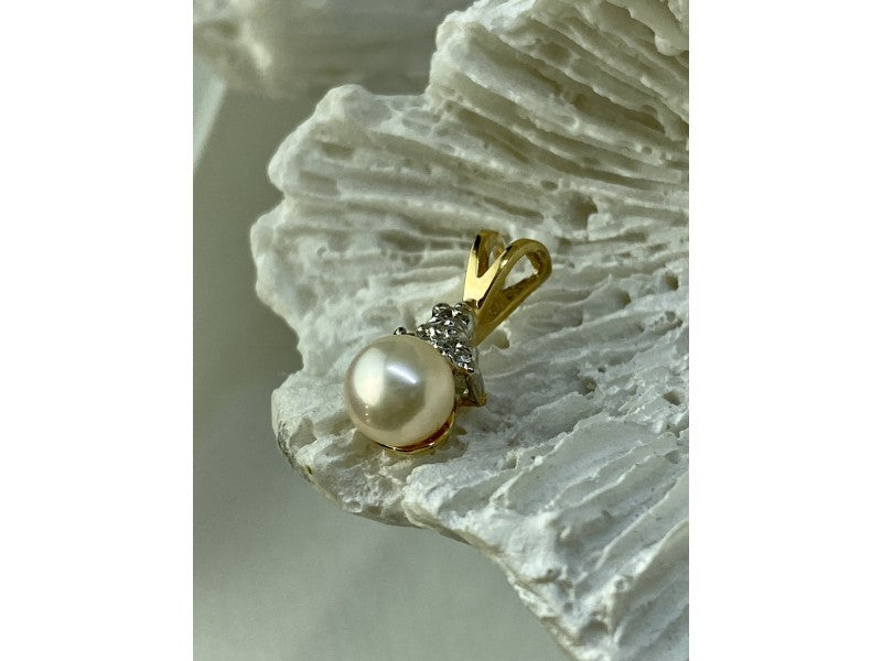 14K Yellow Gold Pearl & Diamonds Pendant