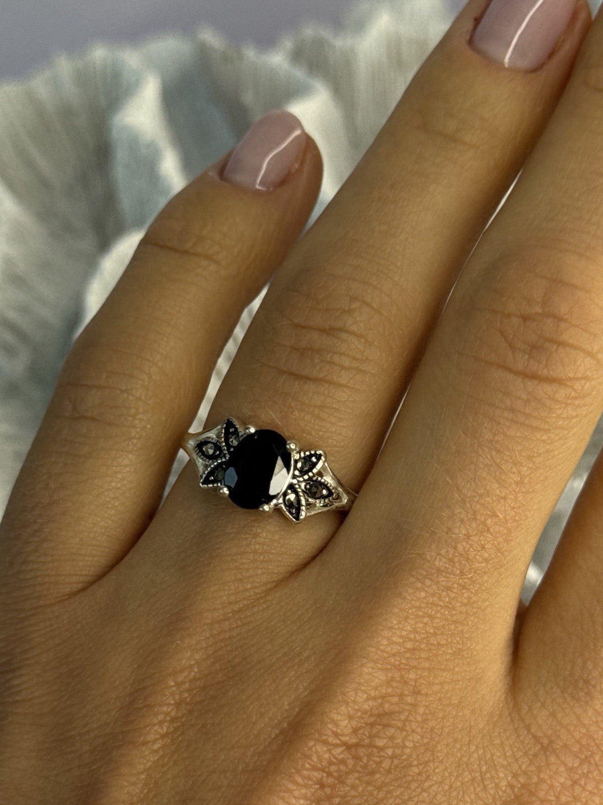 925 Sterling Silver Garnet & Marcasite Ring Size 7