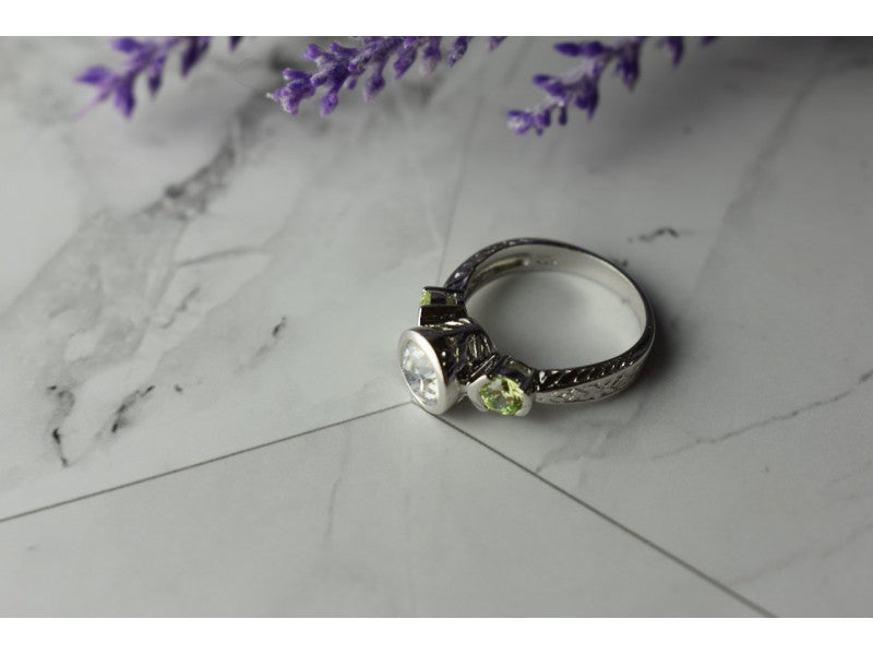 925 Sterling Silver White & Green CZ Ring Size 6.5