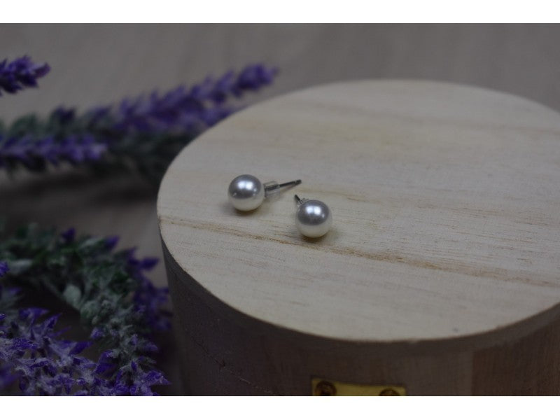 Stud Earrings with Pearls