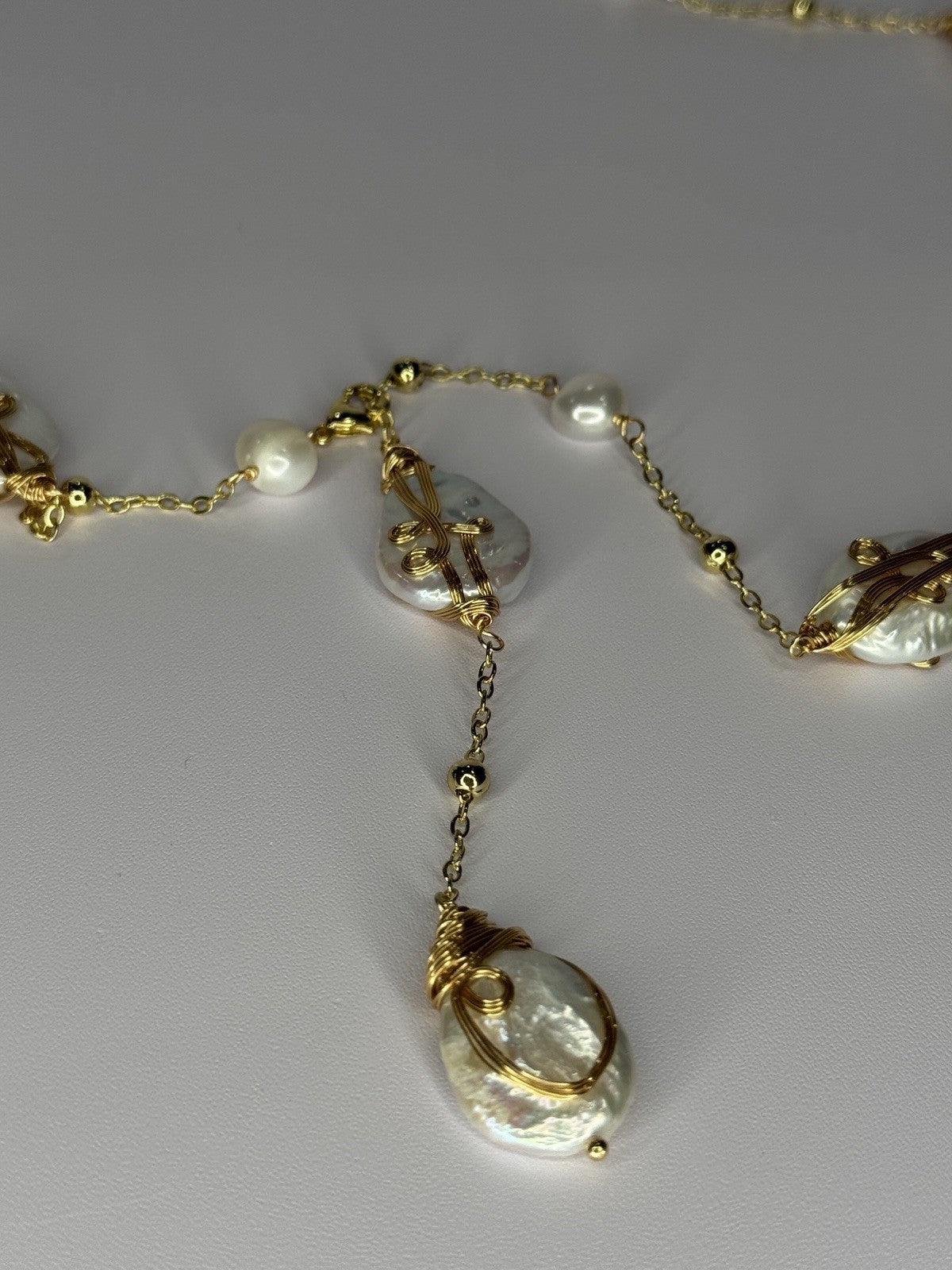 GOLD PLATED PEARL NECKLACE APPROX LENGTH 32 INCH BOTTOM OF PENDANT 4 INCH