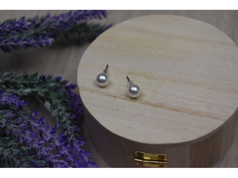 Stud Earrings with Pearls