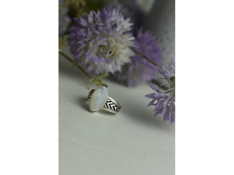 925 Sterling Silver Mother Of Pearl Ring Size 6.5