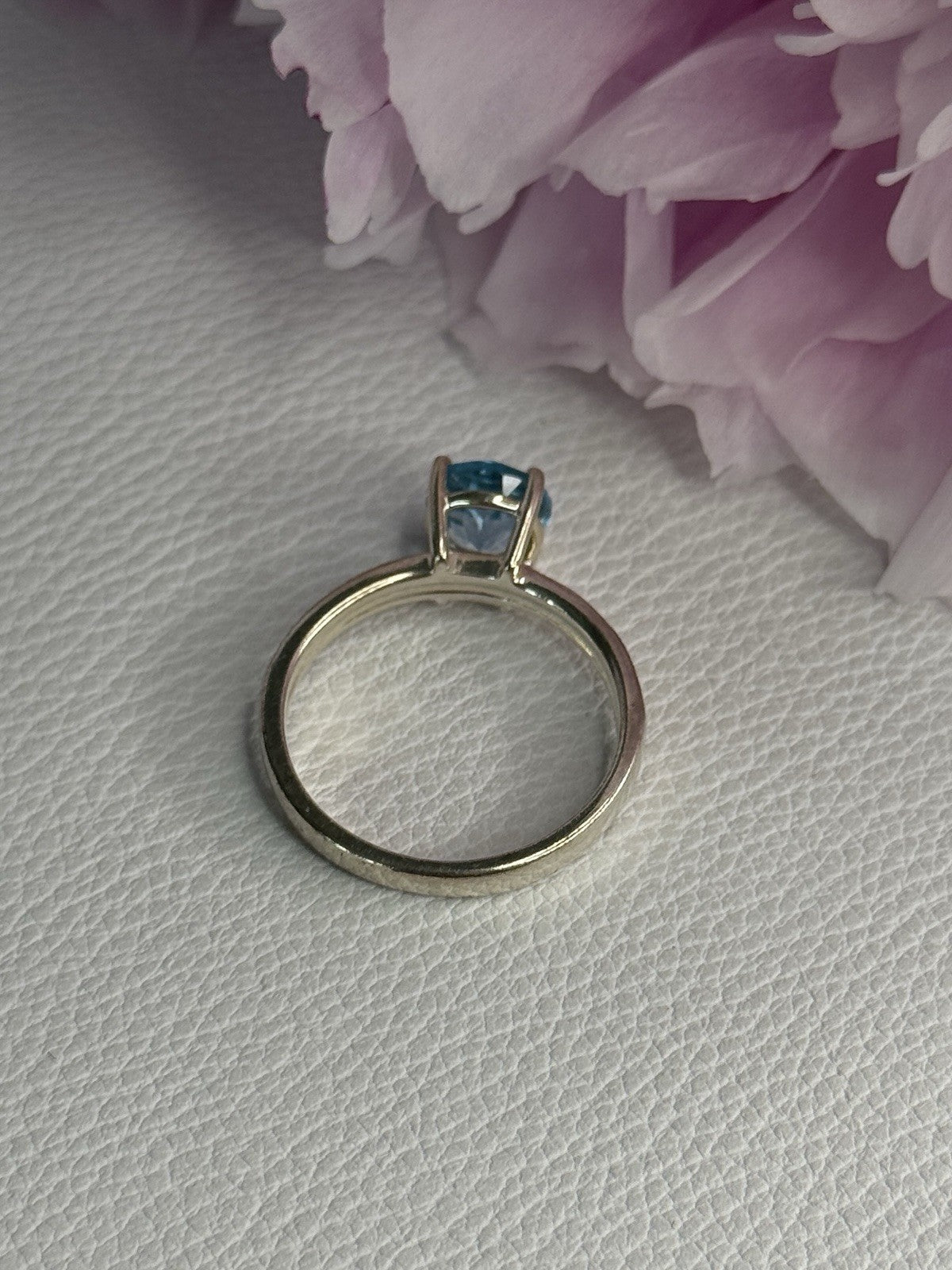Beautiful 925 Sterling Silver Topaz Ring Size 10