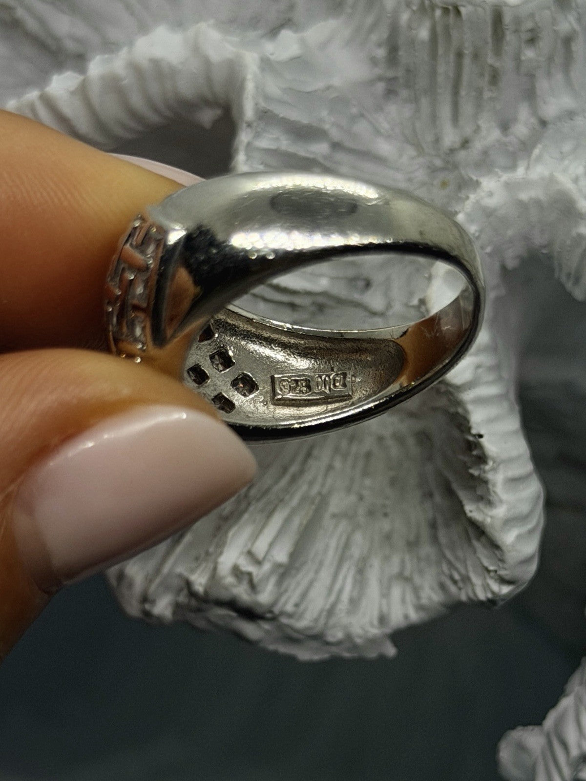 925 Sterling Silver White Clear Topaz Stones Ring Size 9