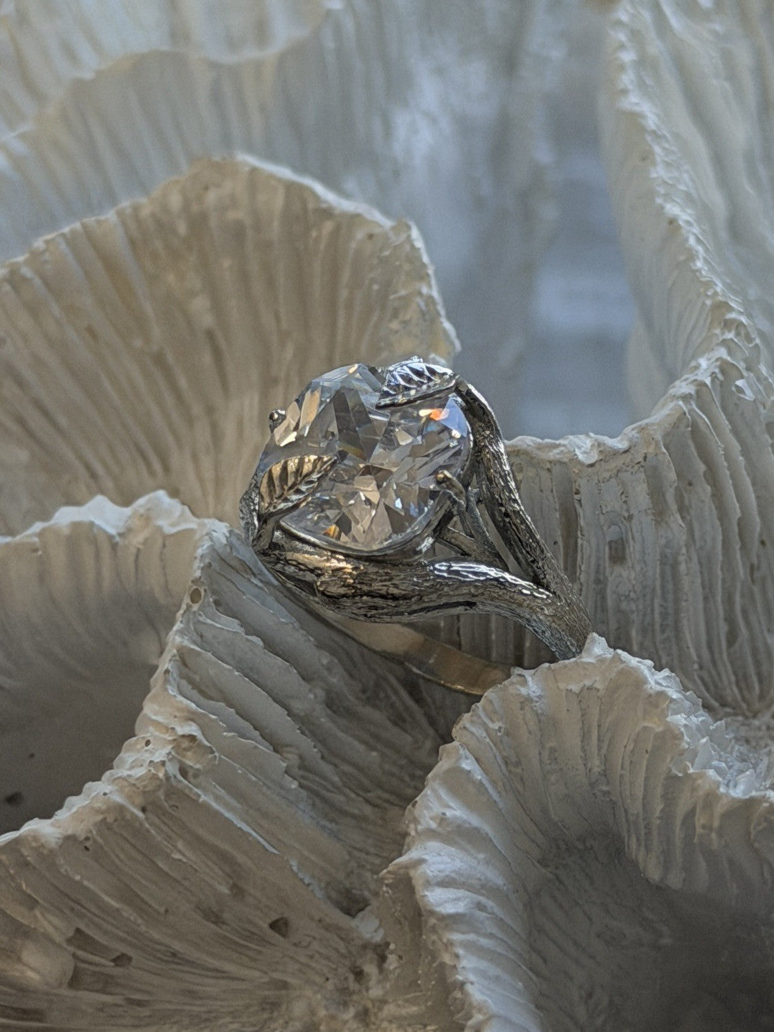 Beautiful Leaf Design 925 Sterling Silver Clear Cz Ring Size 7