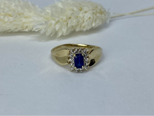 10K Yellow Gold Sapphire & Diamonds Ring Size 6.5