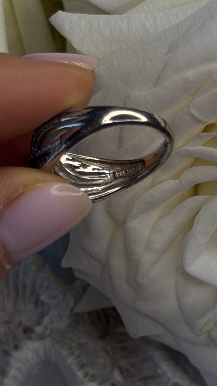 Elegant 925 Sterling Silver Infinity Tiny Diamonds Ring Size 8