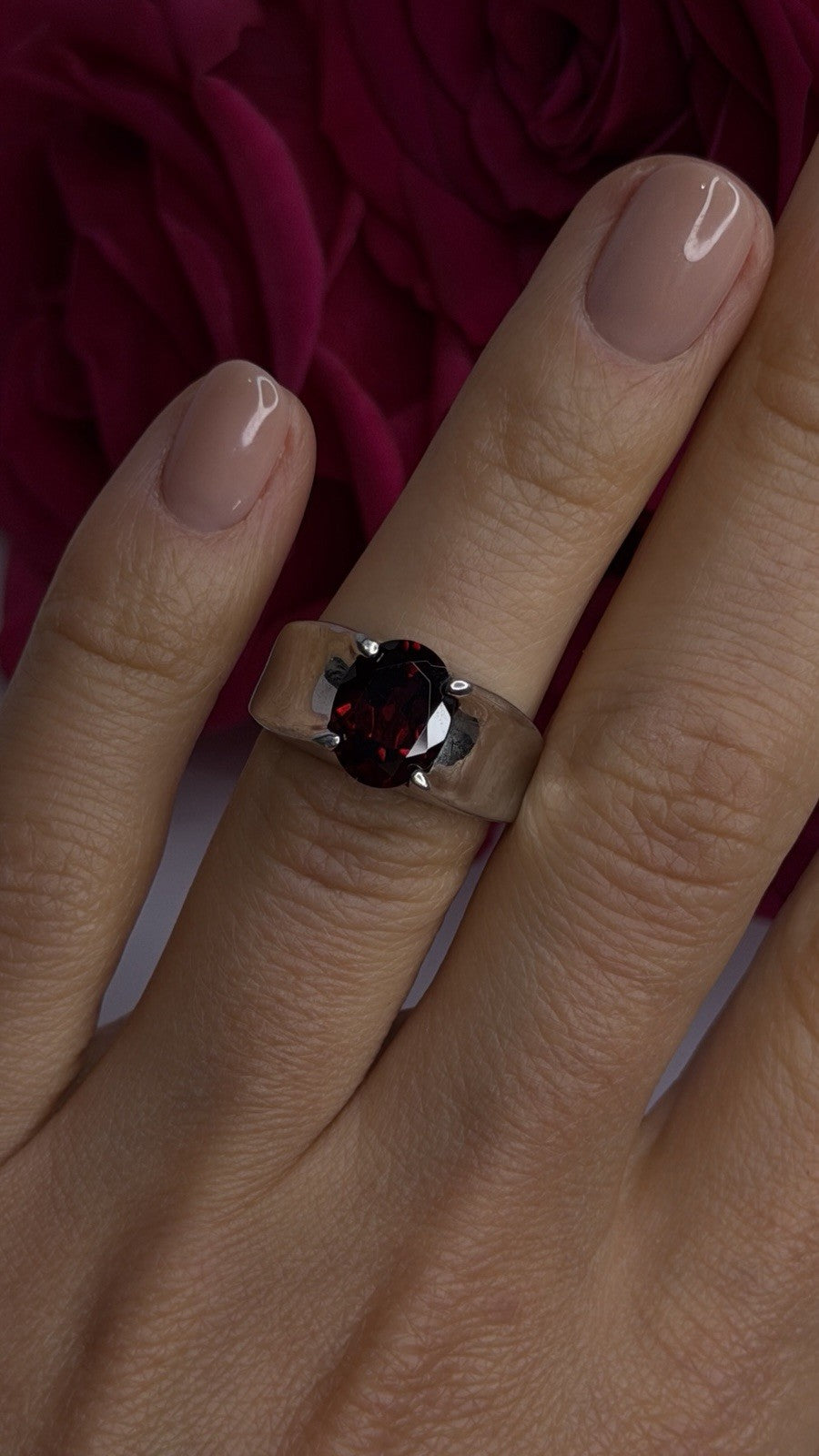 925 Sterling Silver Red Shiny Garnet Ring Size 6