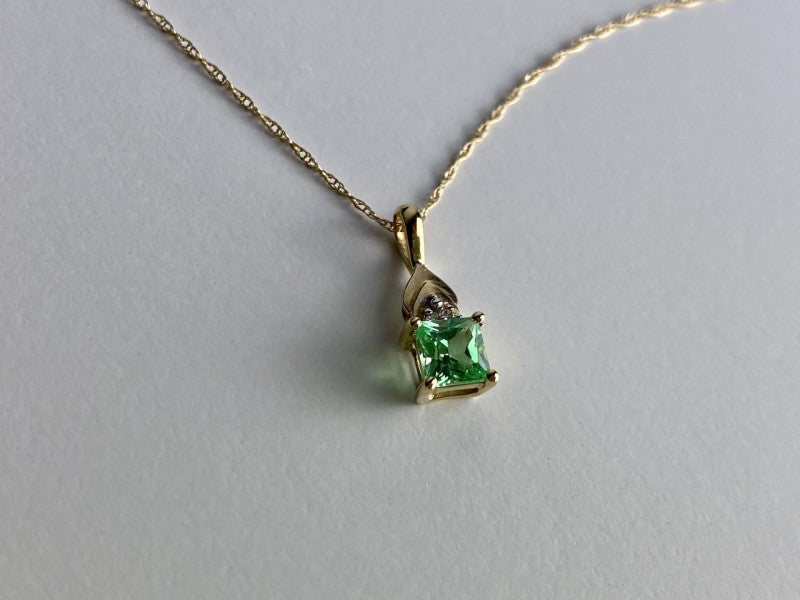 10K Yellow Gold Tsavorite & Diamonds Chain With Pendant