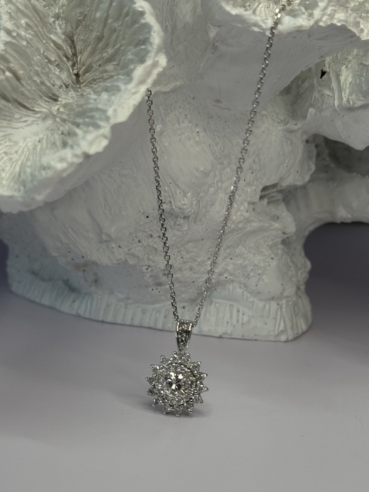 14K WHITE GOLD DIAMOND FLOWER 0.85 CARAT NECKLACE LENGTH 18 INCH