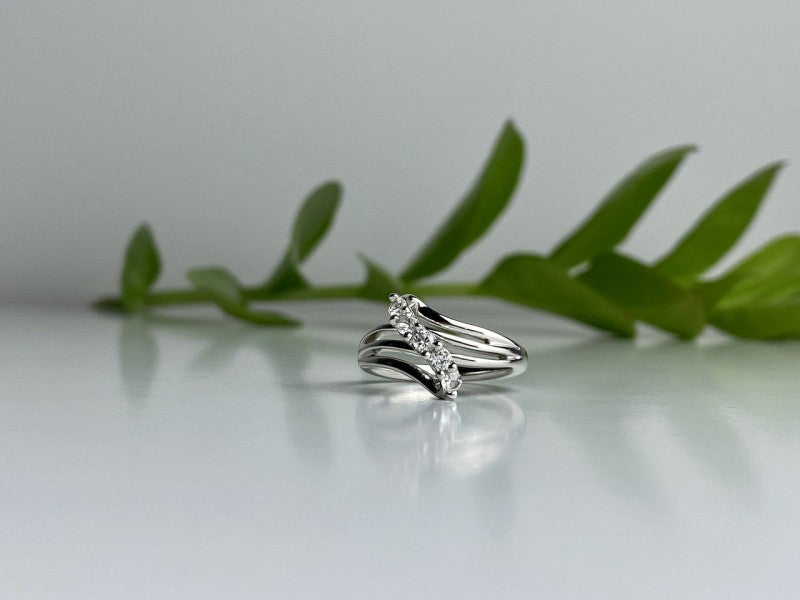 925 Sterling Silver White Topaz Ring Size 7