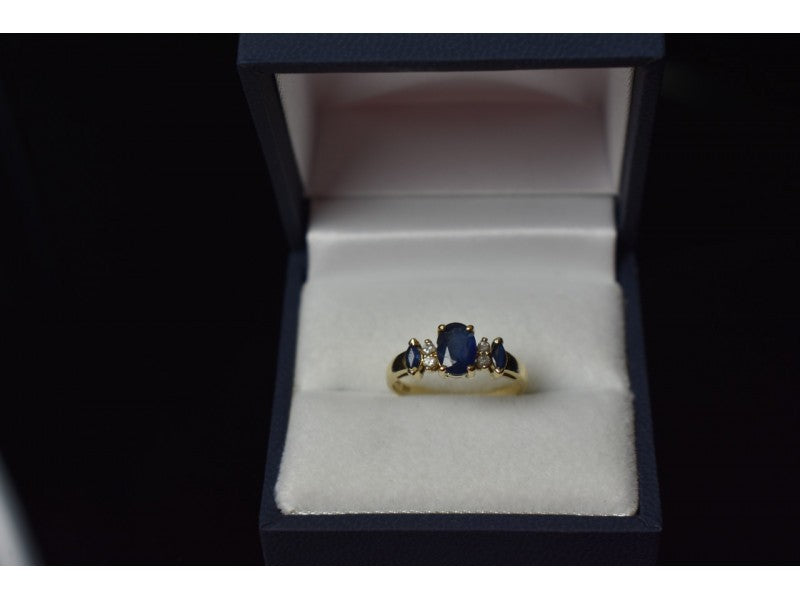 14K Yellow Gold Sapphire & Diamonds Ring Size 7