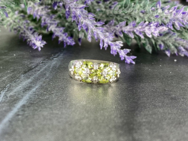 925 Sterling Silver Chrysolite Ring Size 9.5