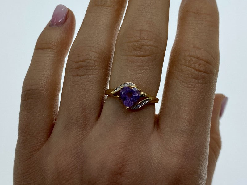 10K Yellow Gold Tourmaline & Diamonds Heart Ring Size 4.75