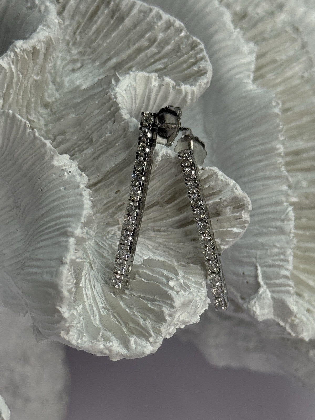 14K WHITE GOLD DIAMONDS EARRINGS LENGTH 1.13 INCH