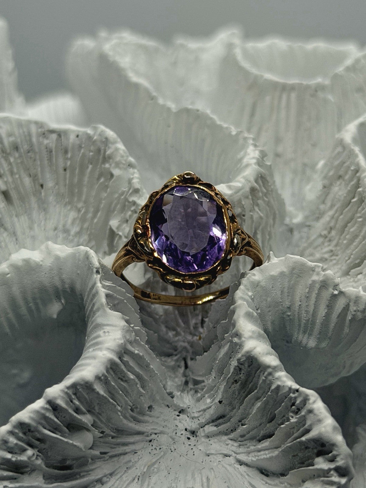 Vintage 10K Yellow Gold Oval Amethyst Ornate Filigree Ring Size 6