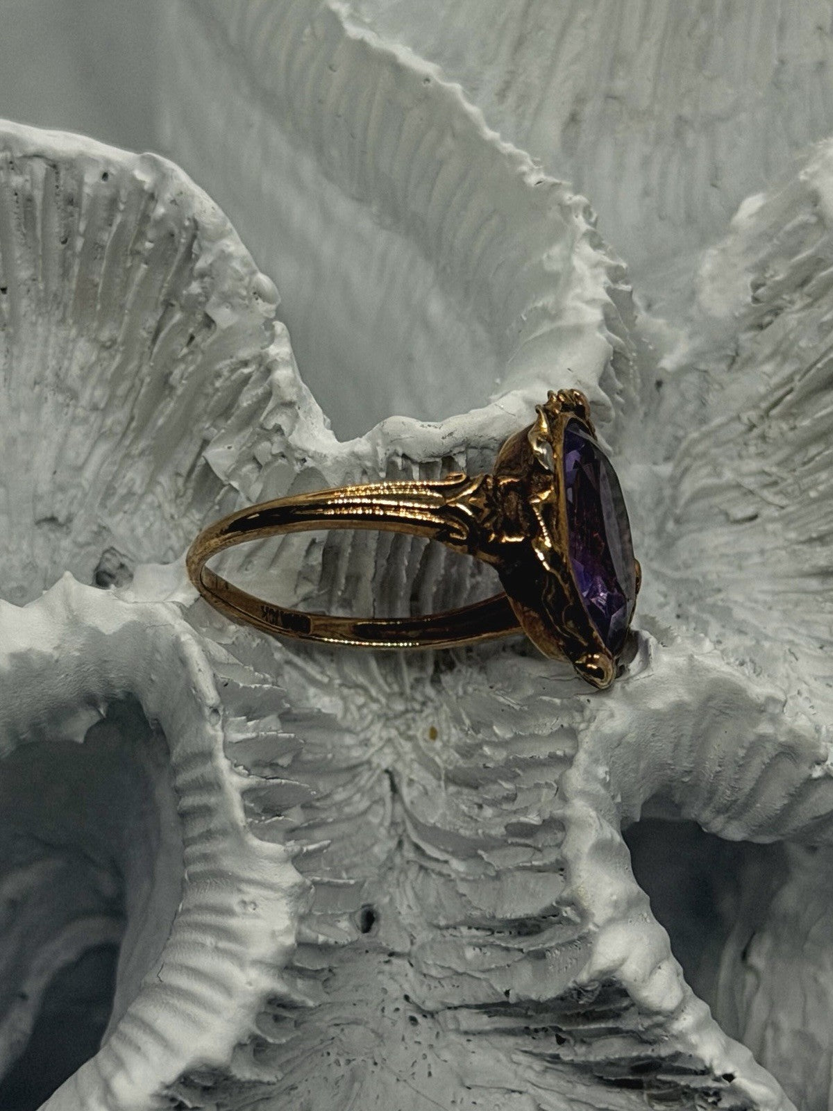 Vintage 10K Yellow Gold Oval Amethyst Ornate Filigree Ring Size 6