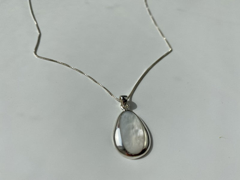 925 Sterling Silver Mother of Pearl Chain With Pendant Italy