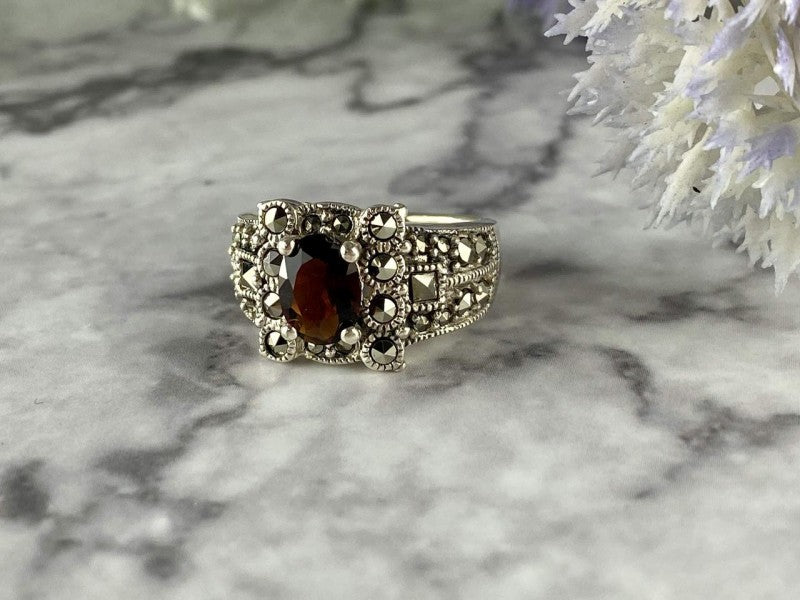 925 Sterling Silver Garnet & Marcasites Ring Size 6.75