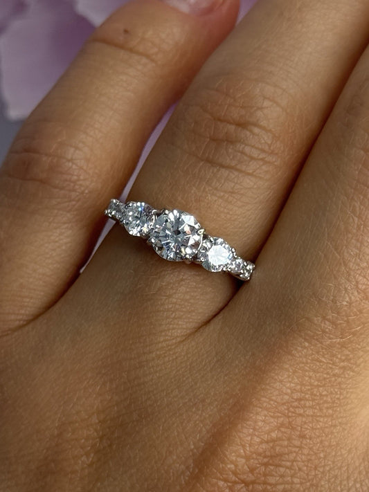 Shiny 925 Sterling Silver CZ Ring Size 7