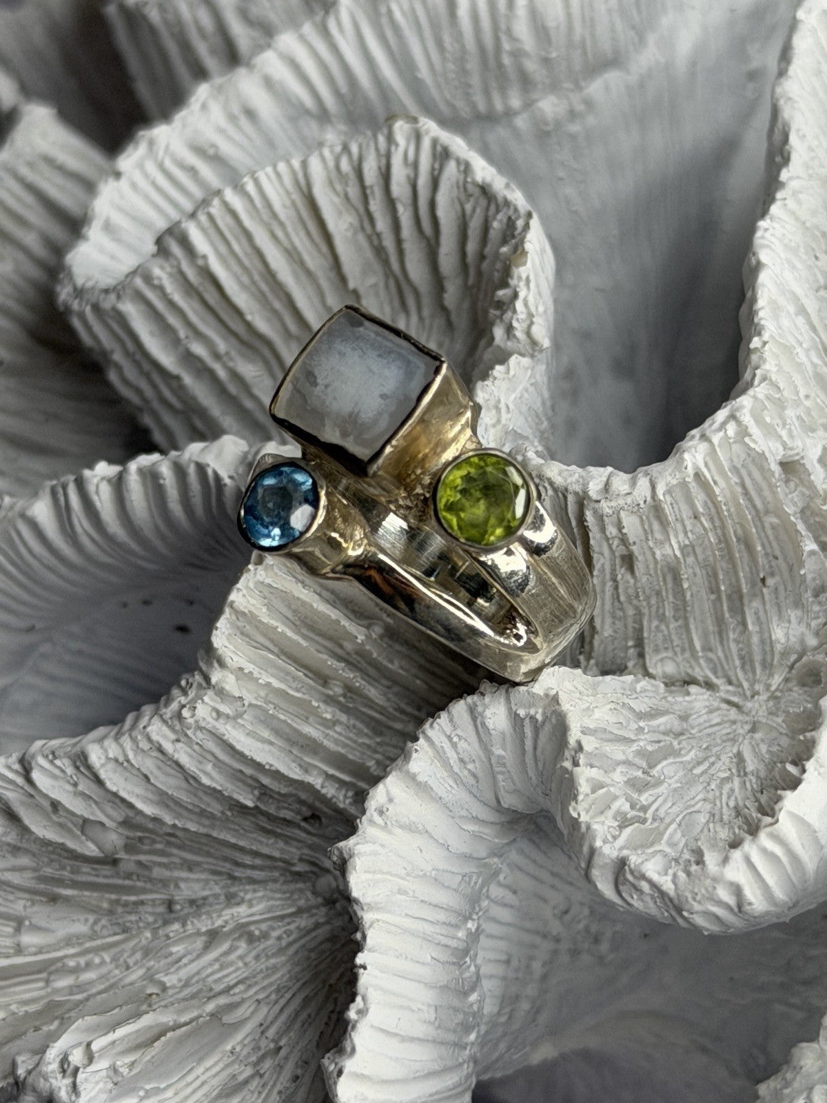 925 Sterling Silver Abalone &Peridot & Topaz Ring Size 8