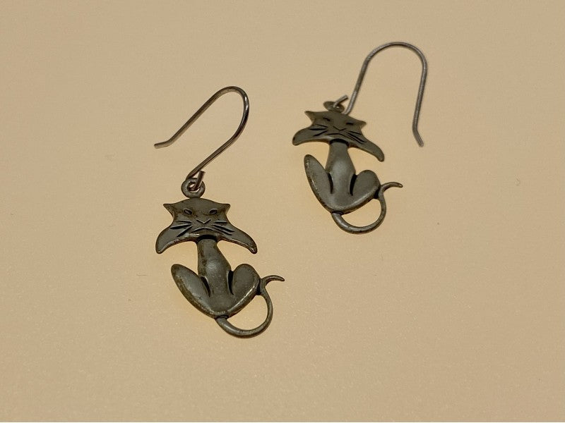 925 Sterling Silver "Cat" Earrings