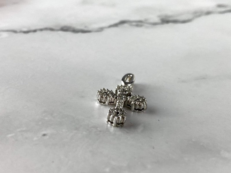 18K White Gold Diamonds Pendant Cross