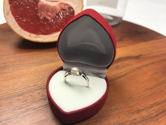 925 Sterling Silver Pearl & CZ Ring Size 5.5