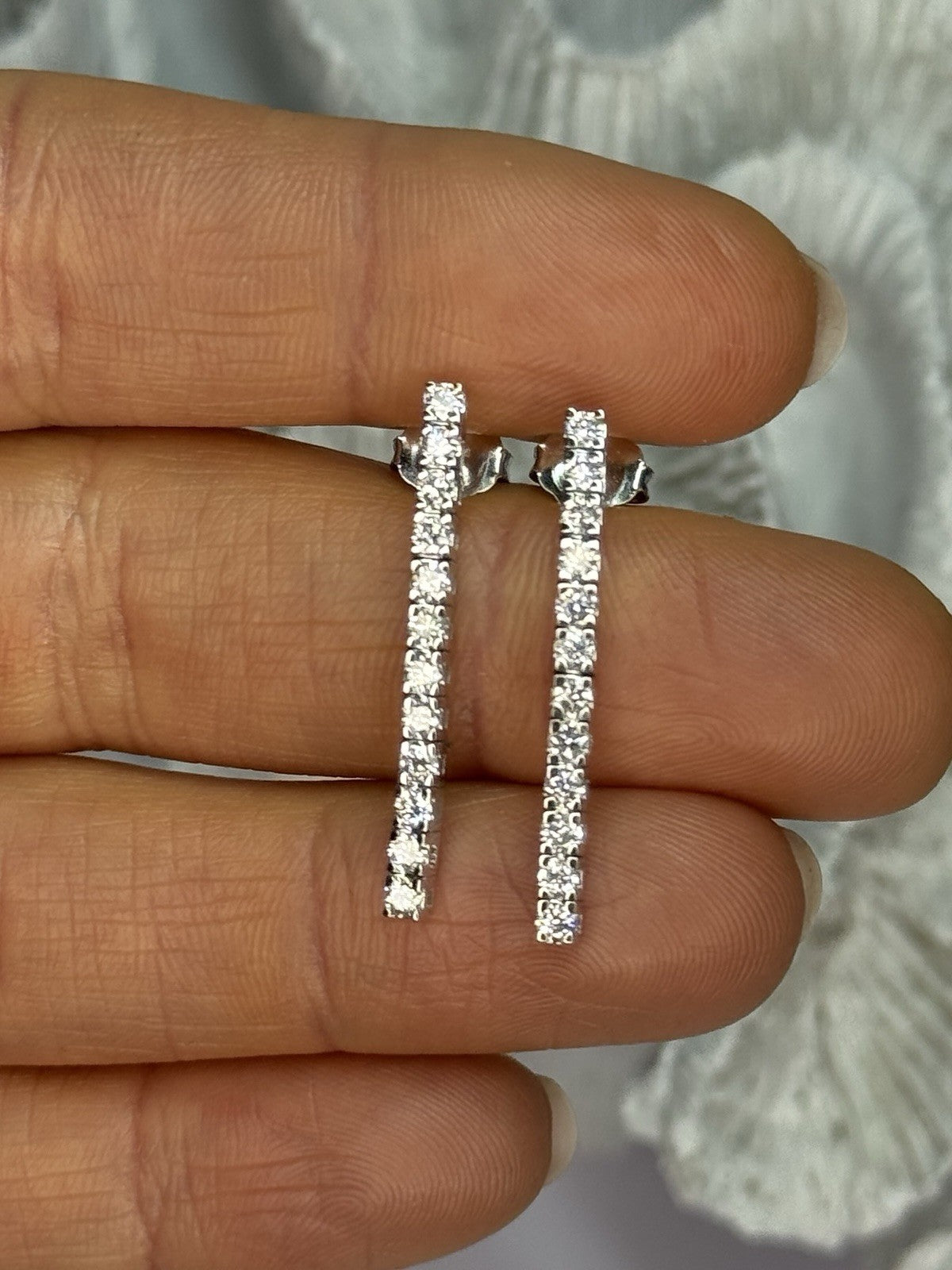 14K WHITE GOLD DIAMONDS EARRINGS LENGTH 1.13 INCH