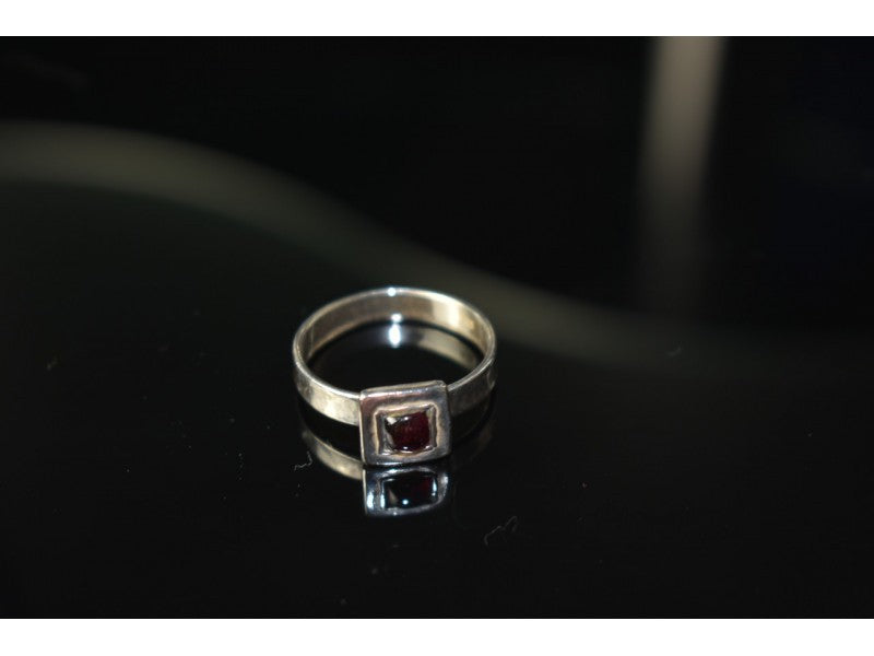 925 Sterling Silver Almandine Ring Size 6.5