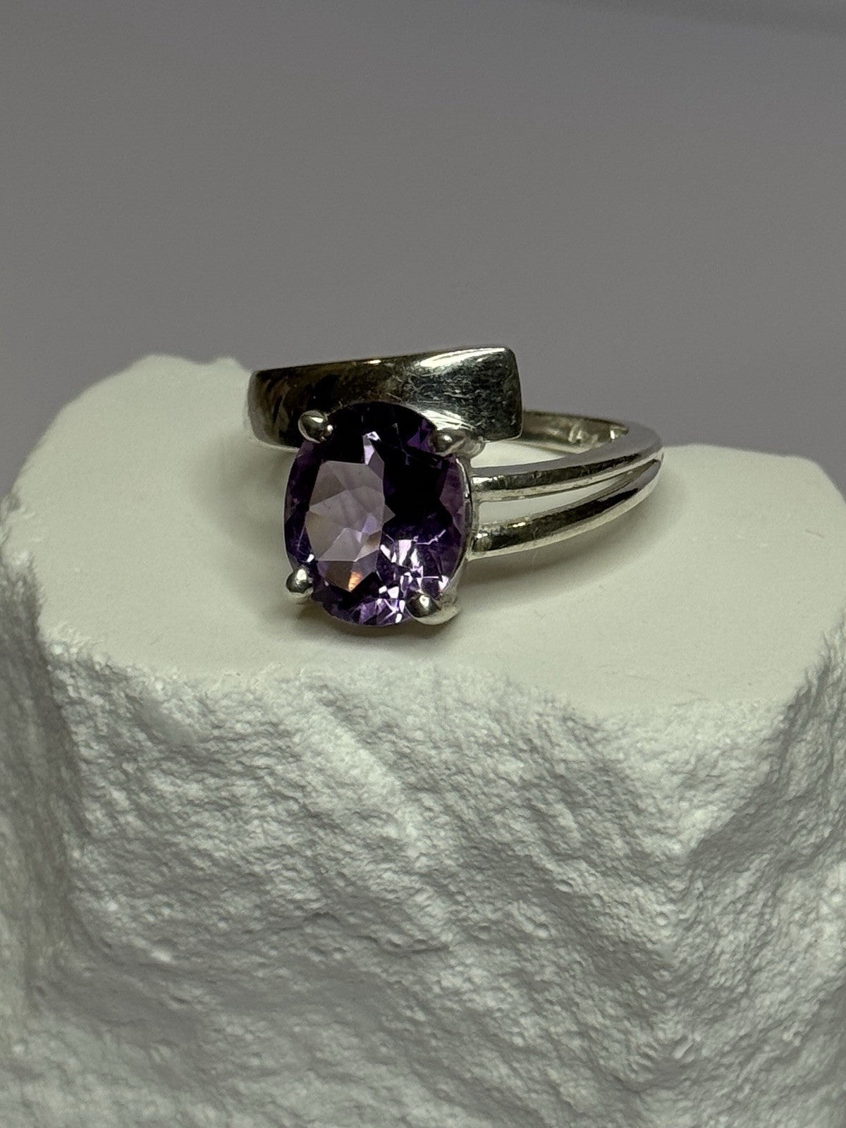 925 Sterling Silver Amethyst Ring Size 7.5